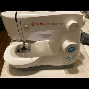 Singer fashion mate sewing machine